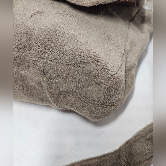 NEW Chanel beauty Precision Crossbody Bag with Adjustable Strap - Picture 8 of 15